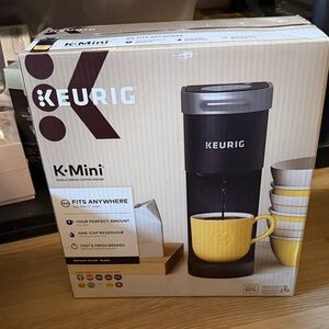 Keurig K-Mini Single Serve Coffee Maker - Black with Yellow Mug